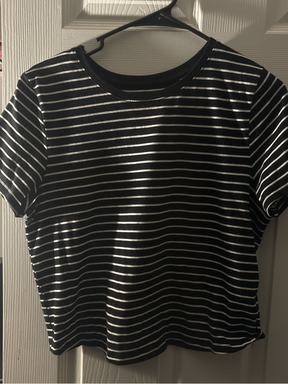 Old Navy Black and White Striped Short Sleeve Tee